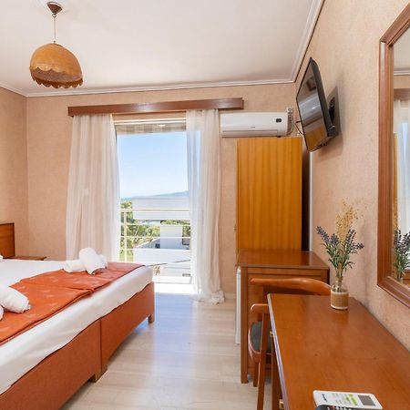 Oelia Rooms & Apartments Agia Marina  ภายนอก รูปภาพ