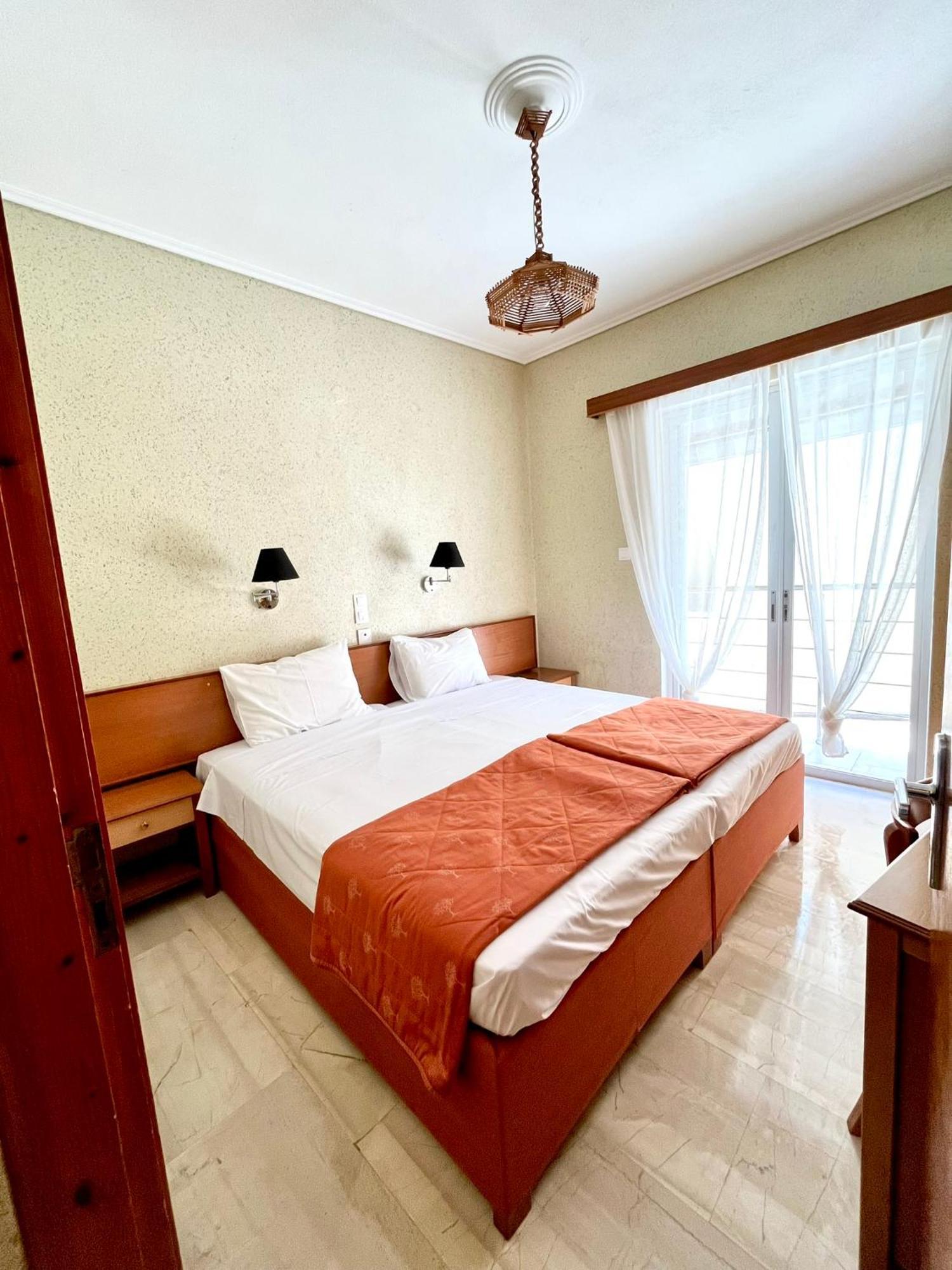 Oelia Rooms & Apartments Agia Marina  ภายนอก รูปภาพ