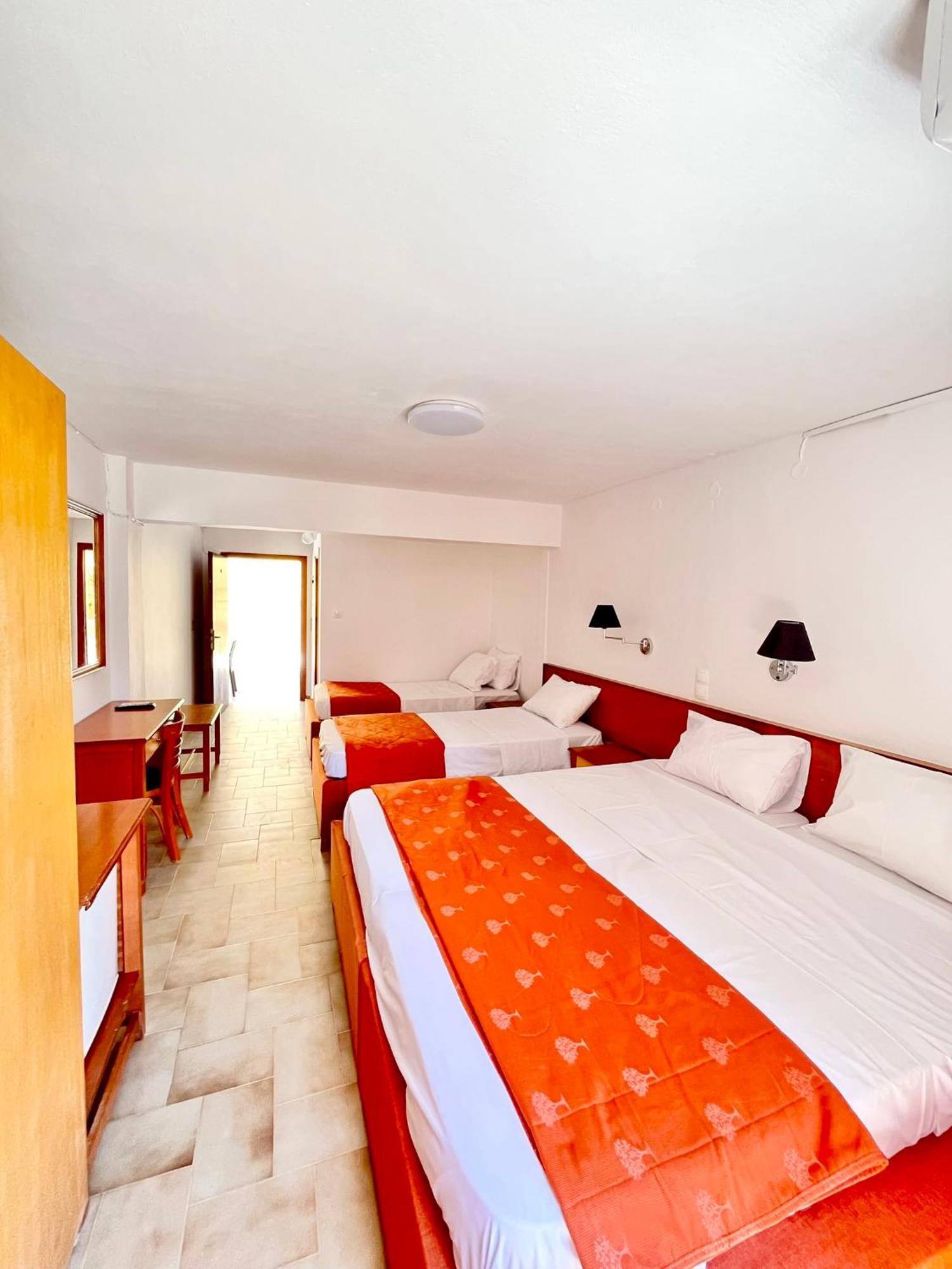Oelia Rooms & Apartments Agia Marina  ภายนอก รูปภาพ