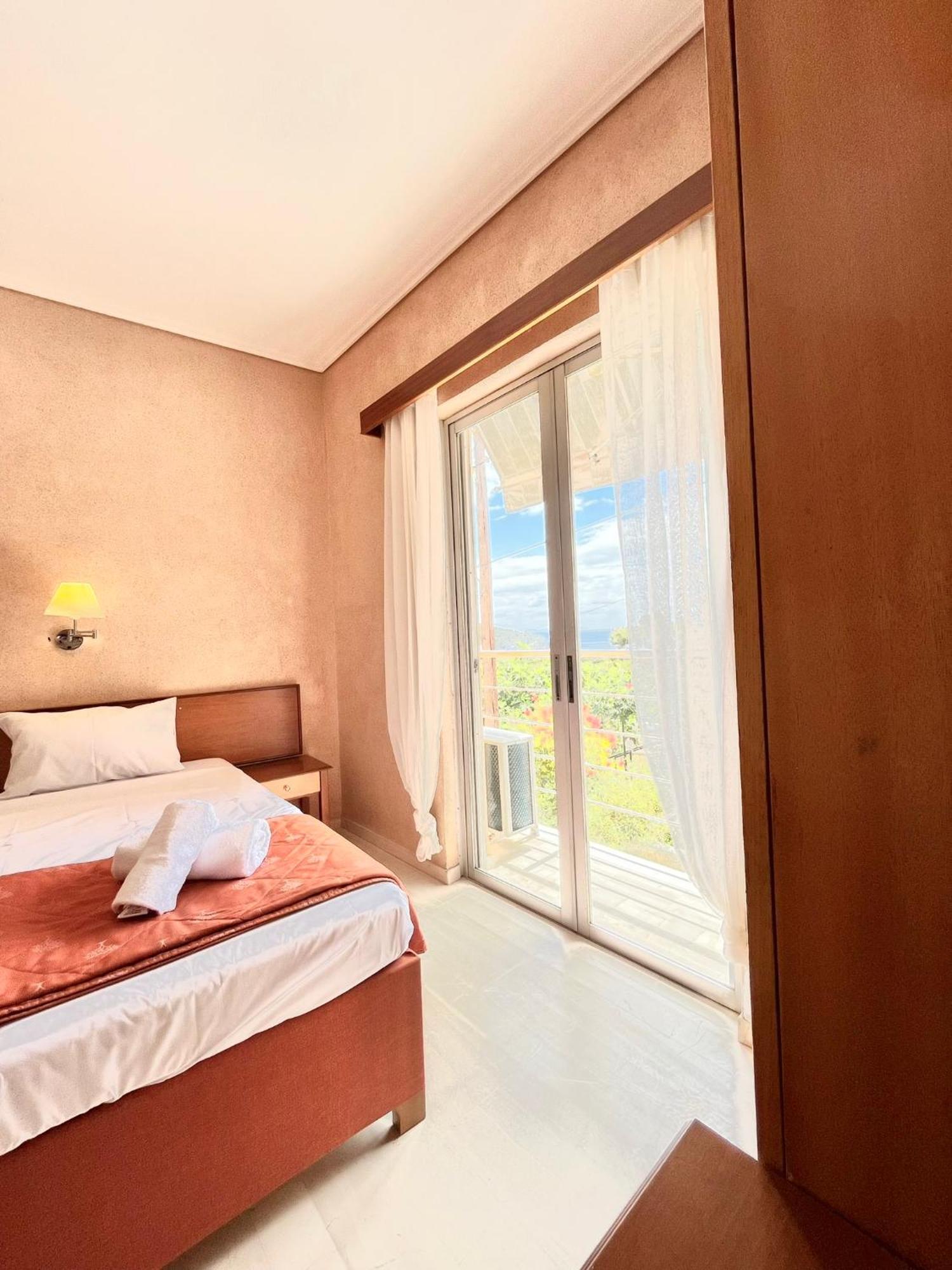 Oelia Rooms & Apartments Agia Marina  ภายนอก รูปภาพ