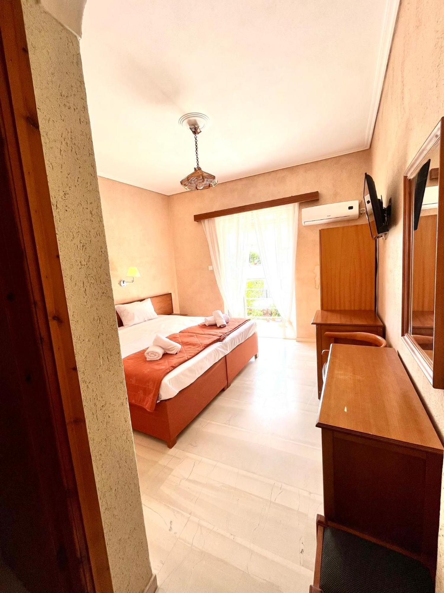 Oelia Rooms & Apartments Agia Marina  ภายนอก รูปภาพ