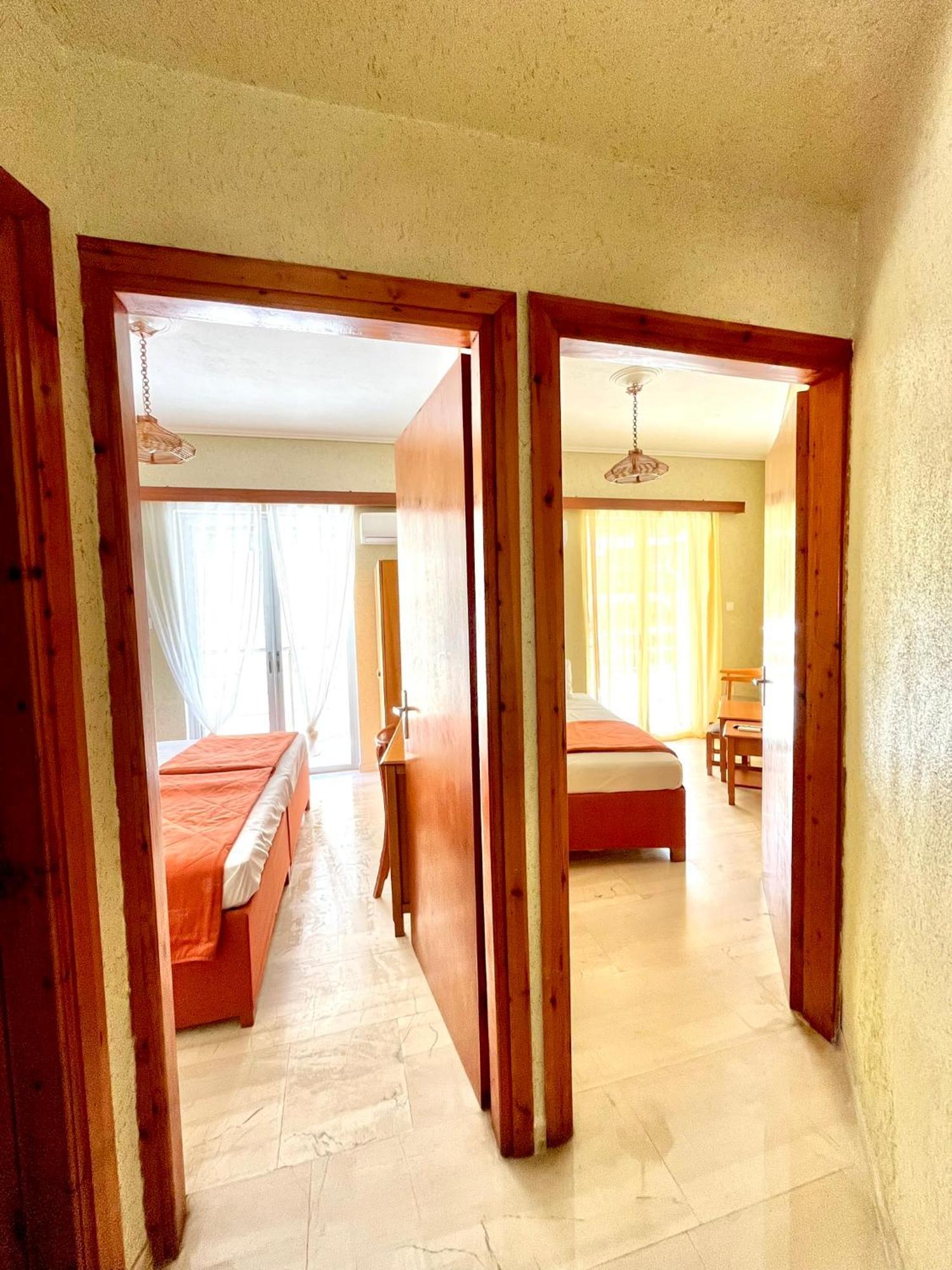 Oelia Rooms & Apartments Agia Marina  ภายนอก รูปภาพ