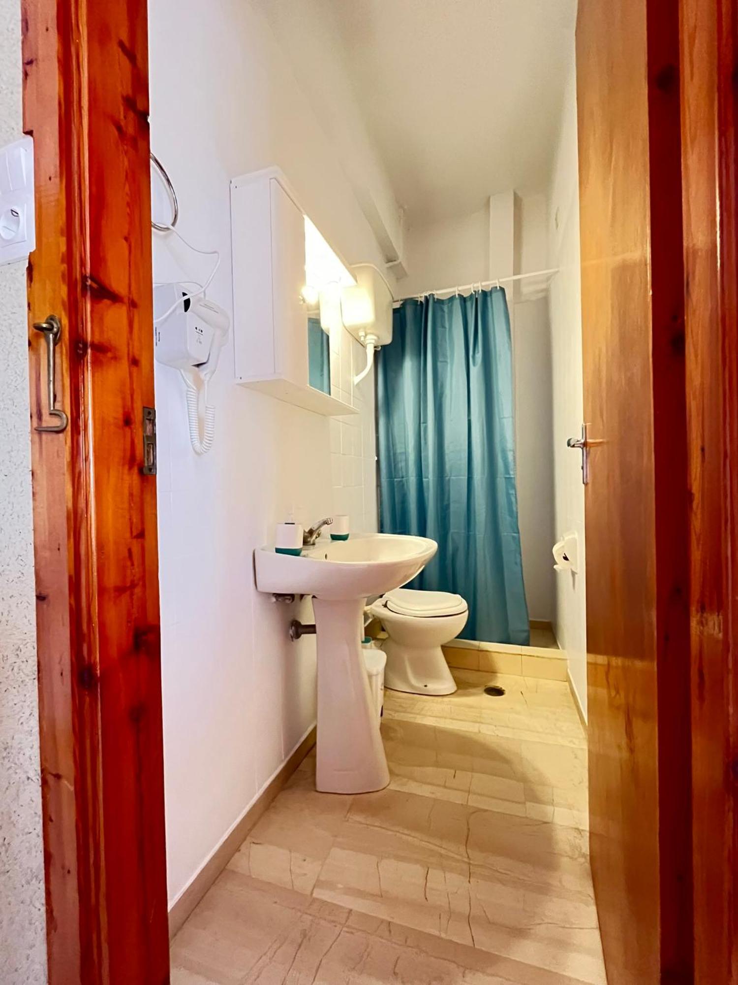 Oelia Rooms & Apartments Agia Marina  ภายนอก รูปภาพ