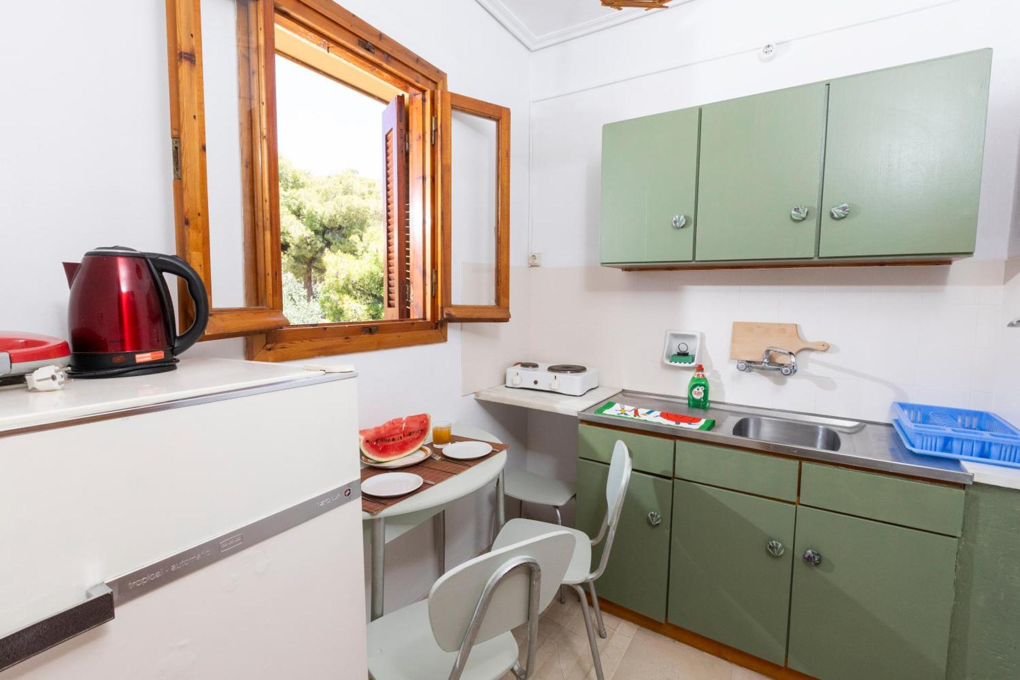 Oelia Rooms & Apartments Agia Marina  ภายนอก รูปภาพ