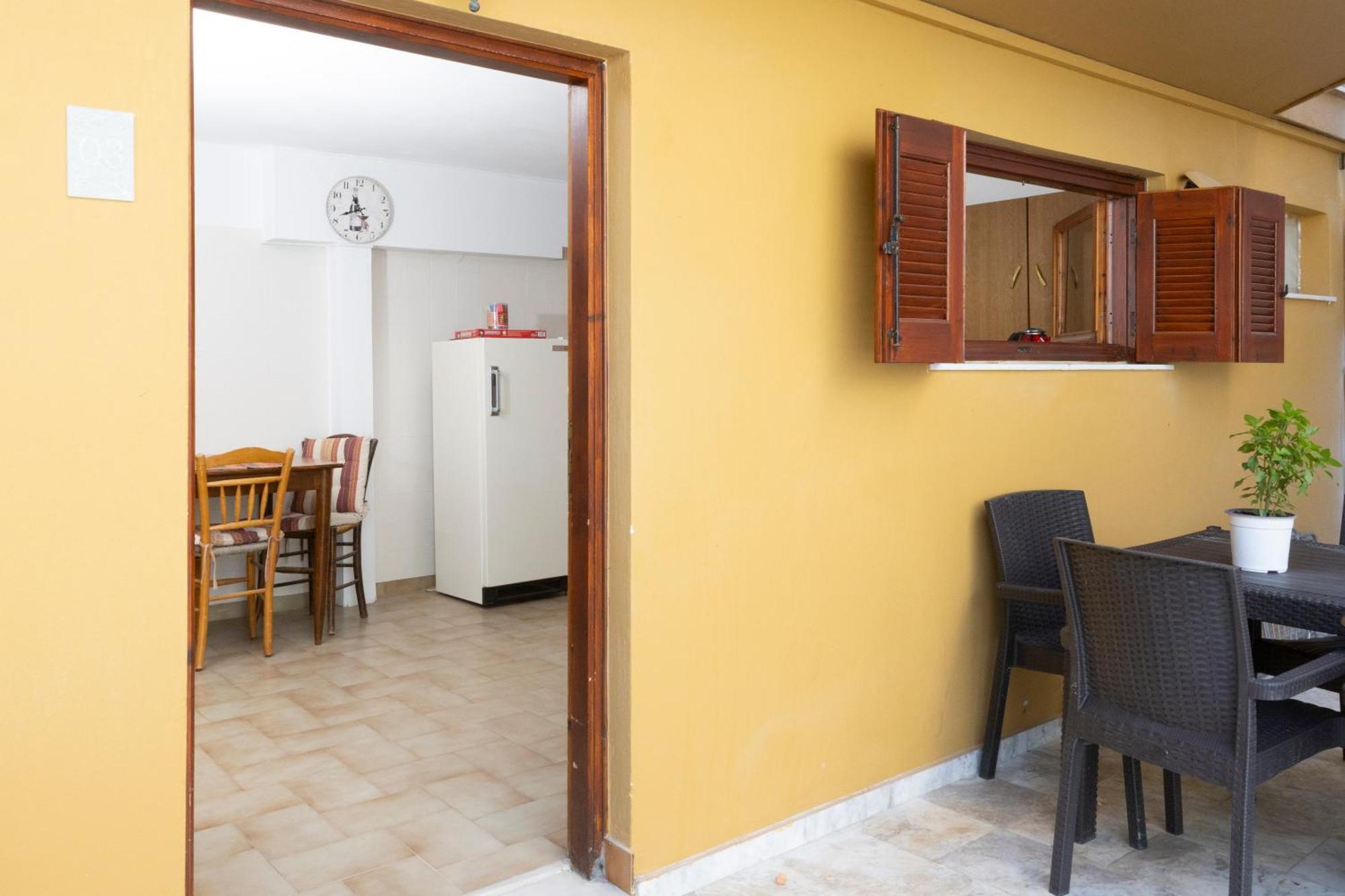 Oelia Rooms & Apartments Agia Marina  ภายนอก รูปภาพ