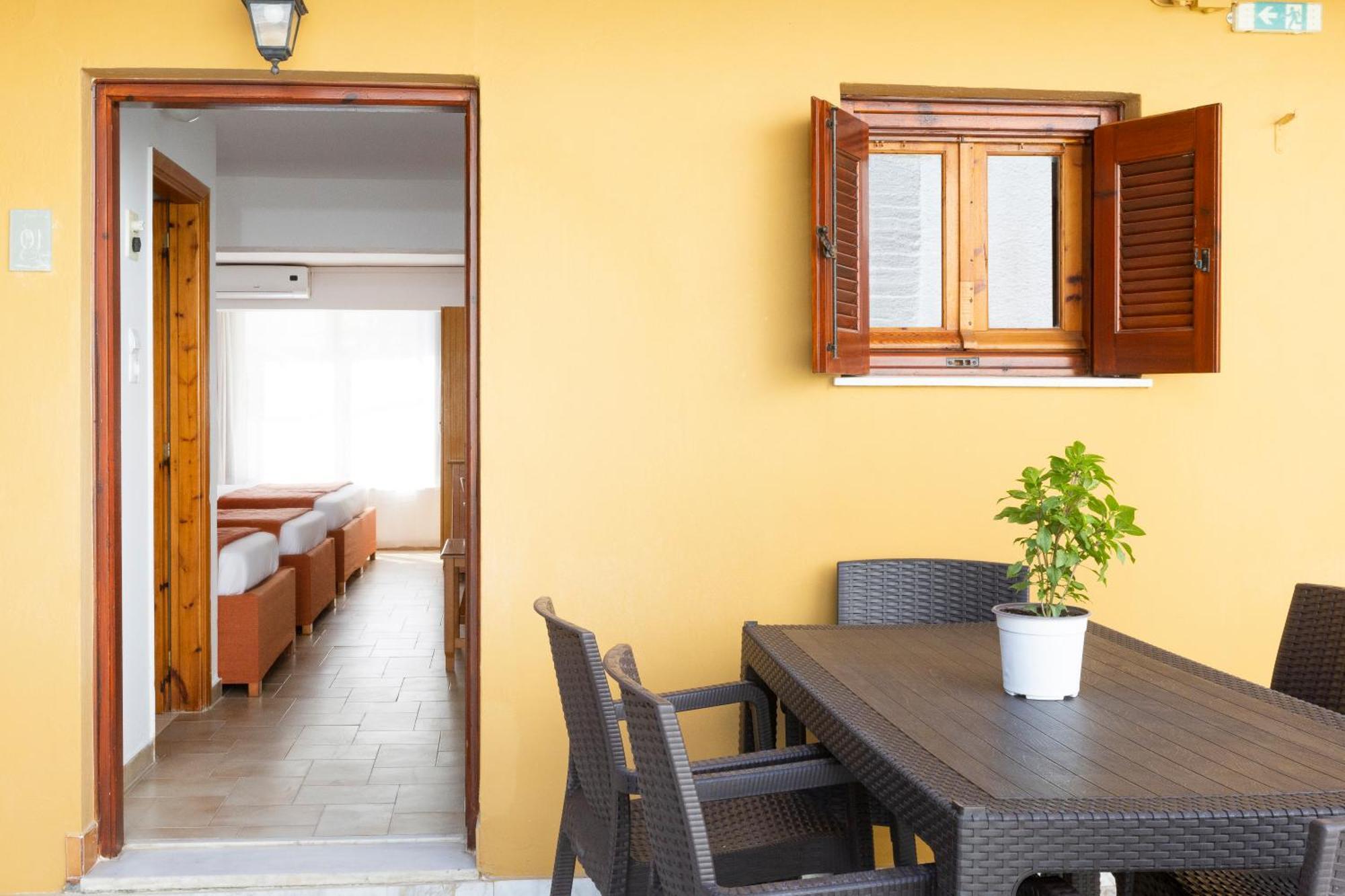 Oelia Rooms & Apartments Agia Marina  ภายนอก รูปภาพ