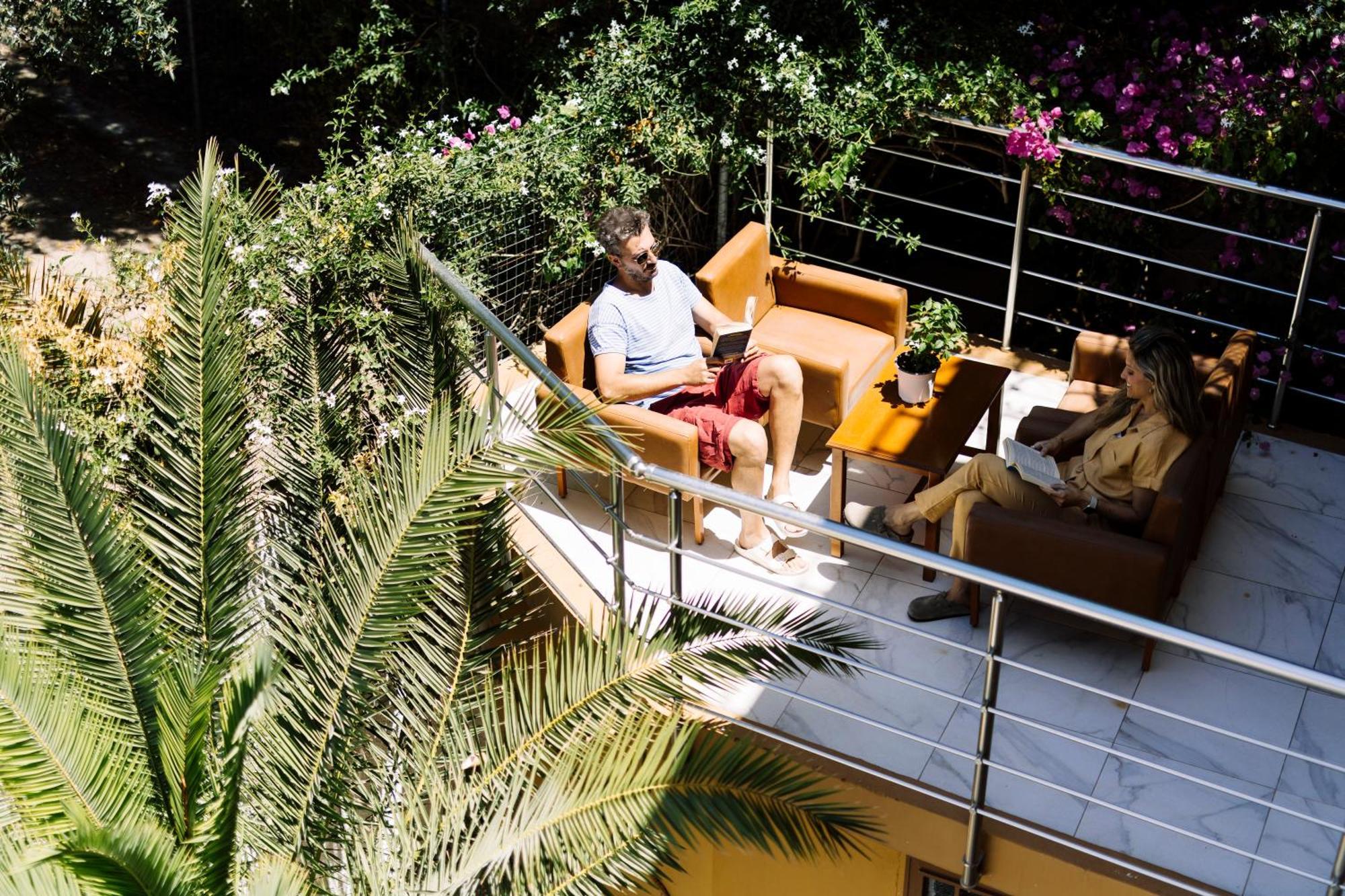 Oelia Rooms & Apartments Agia Marina  ภายนอก รูปภาพ