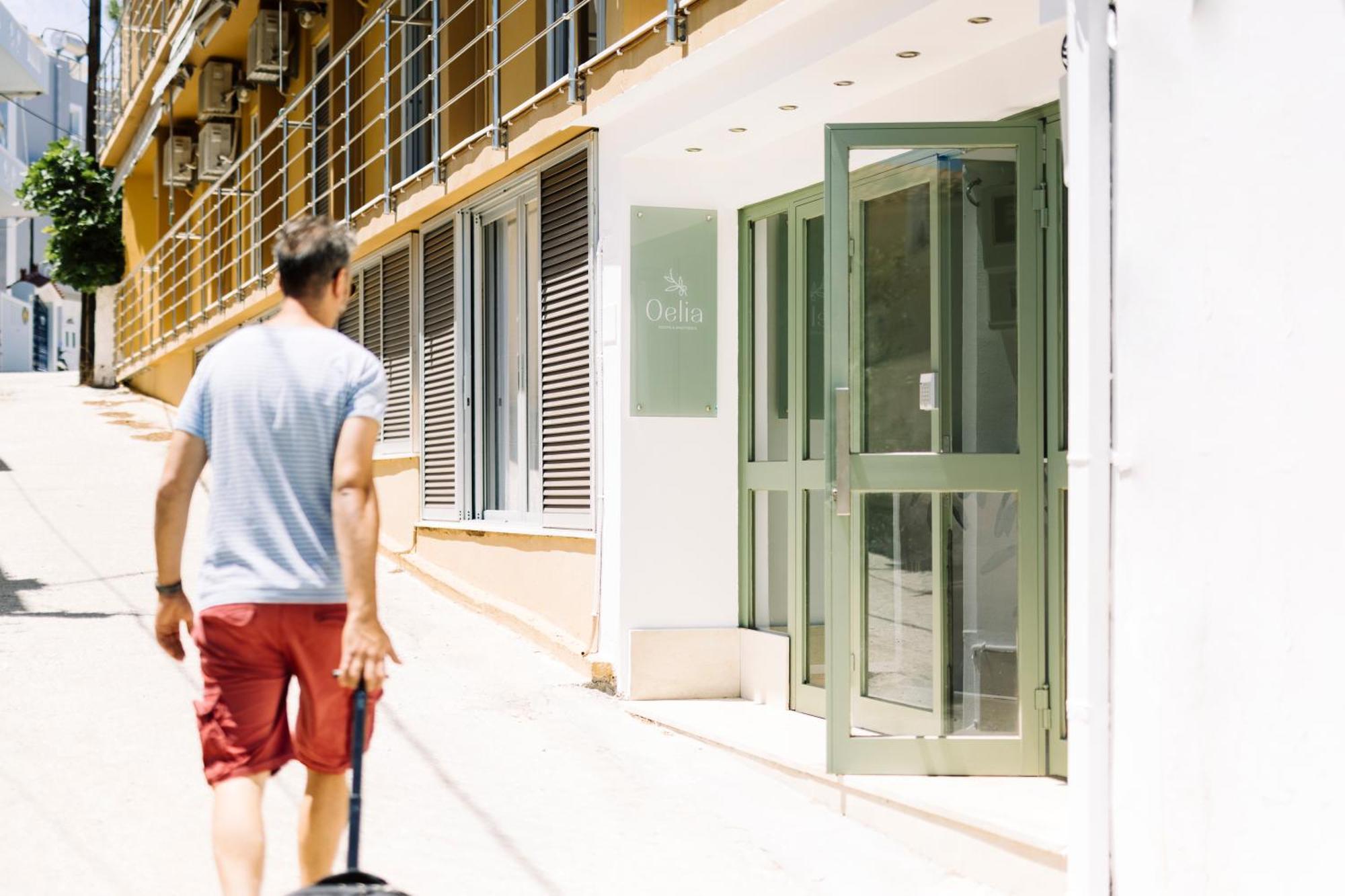 Oelia Rooms & Apartments Agia Marina  ภายนอก รูปภาพ